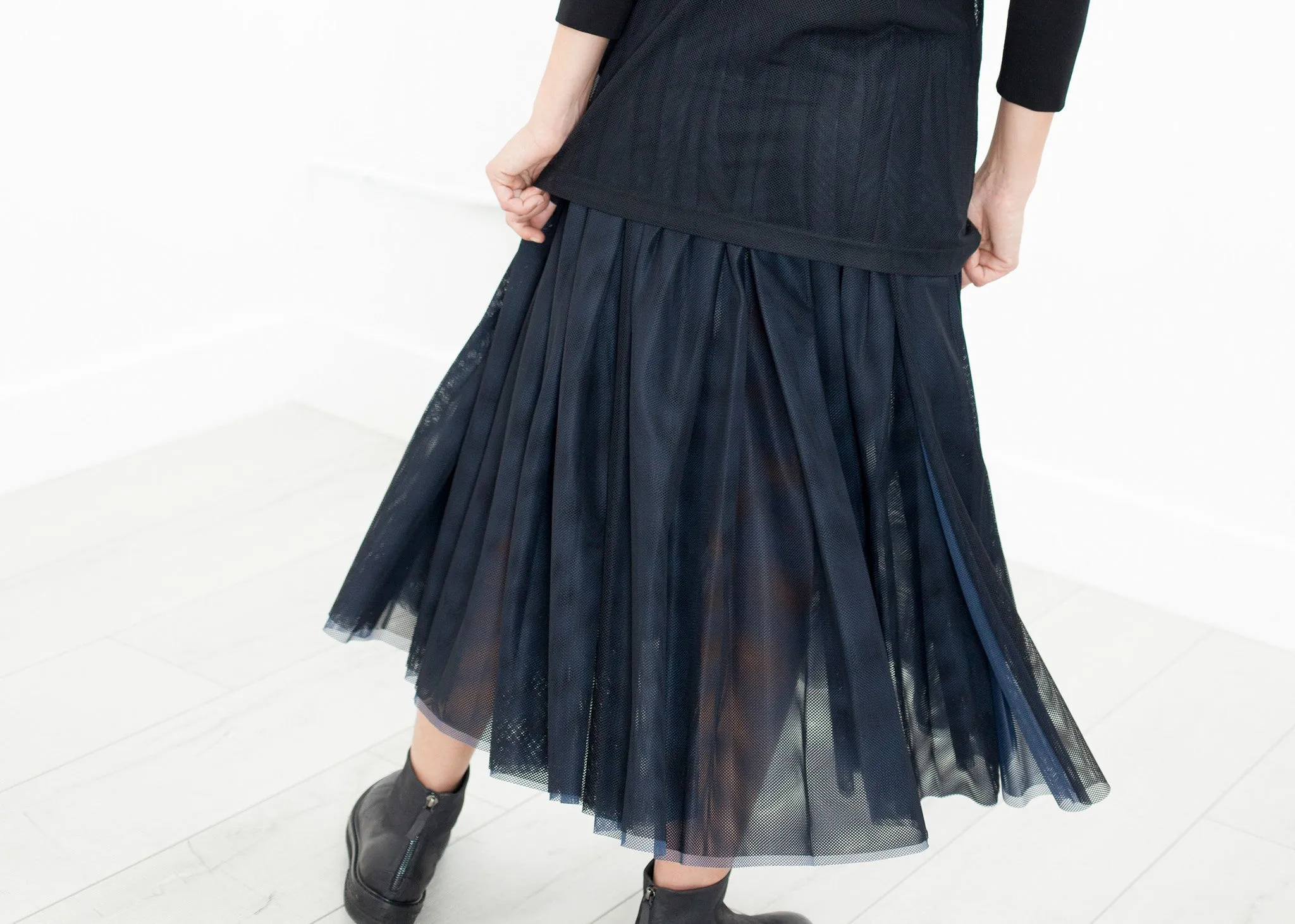 Net Panel Skirt - A Stylish and Fashionable Choice
