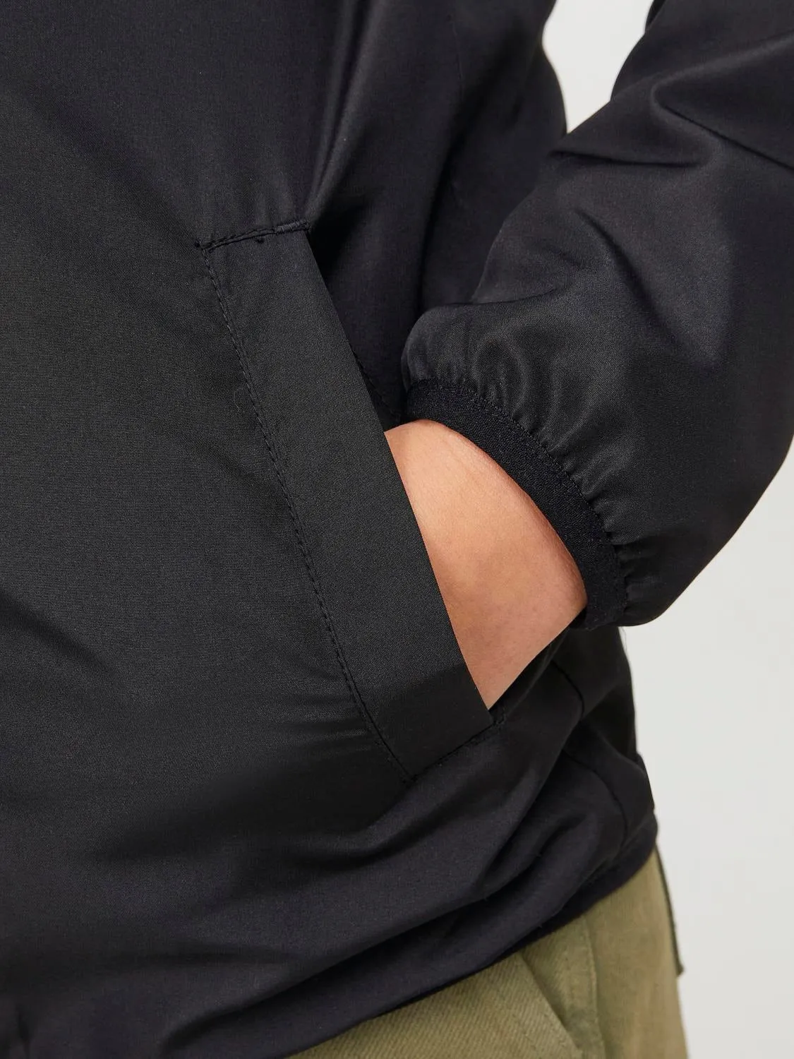 Parka com Capuz - Preto