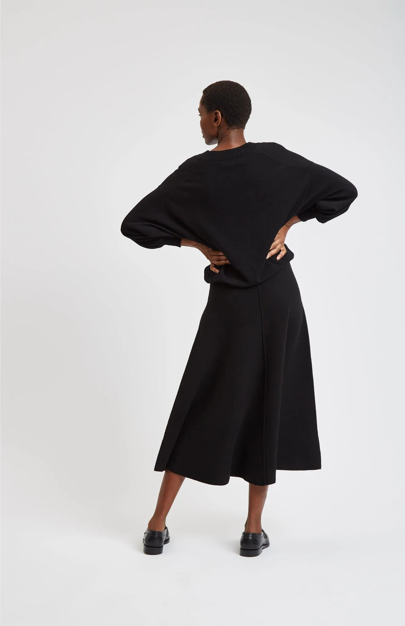 Women's V Neck Lightweight Cashmere Jumper In Black